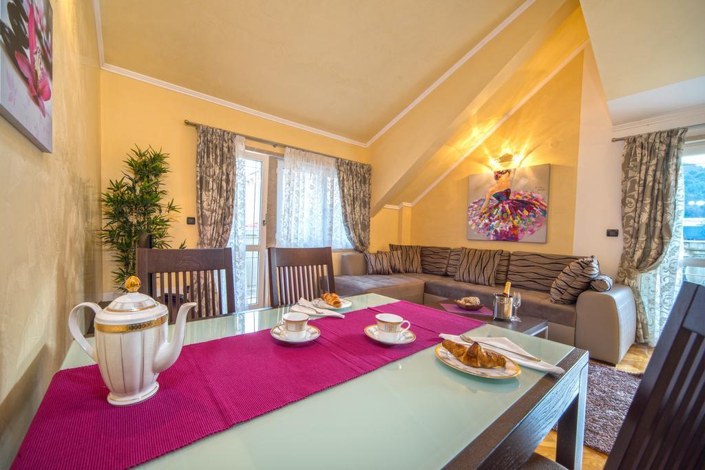 Apartments Anna Омиш Экстерьер фото