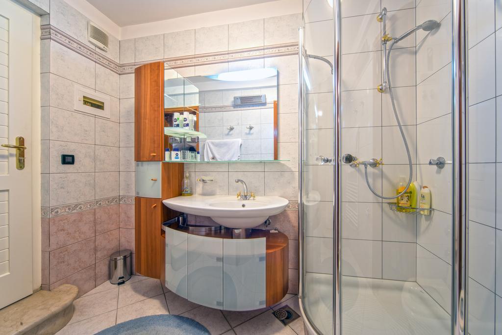 Apartments Anna Омиш Экстерьер фото